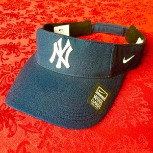 Go Yankees ⚾️ Nike Women’s Wool Team Visor